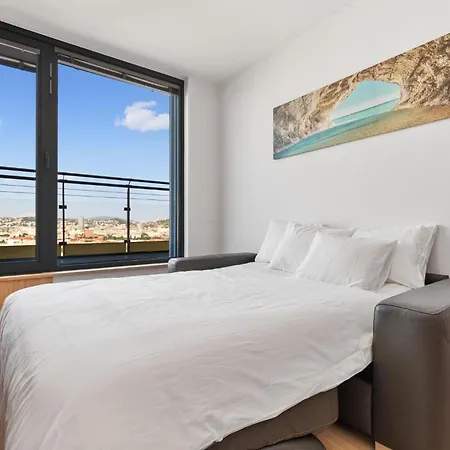 Sky In - With 2 Parking Places *