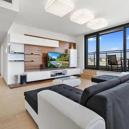 Sky In - With 2 Parking Places Братислава