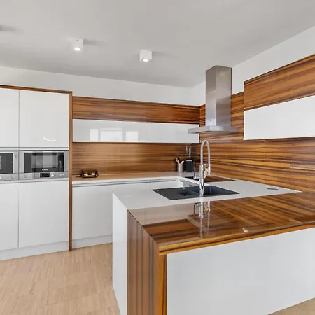 Sky In - With 2 Parking Places